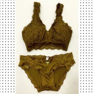 NEW Aerie Lace Plunge Bralette & Panty Set(Med/Sm)